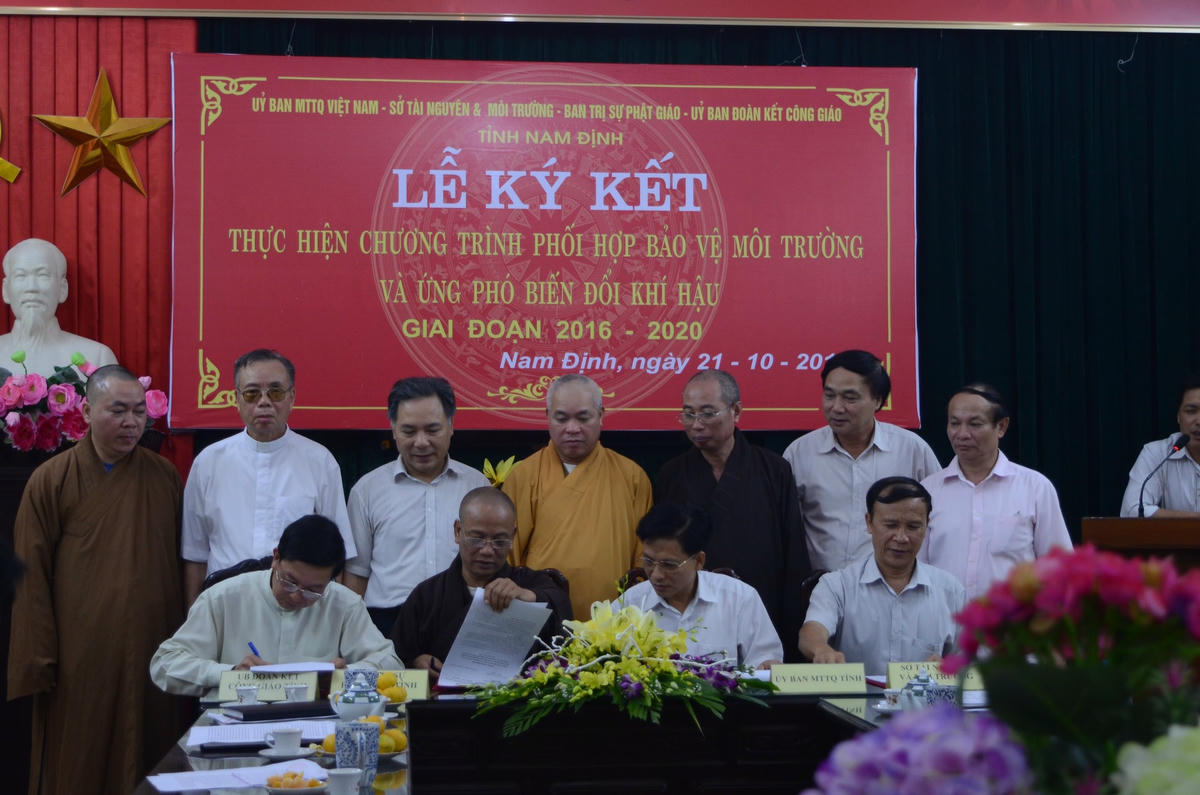 MTTQ Việt Nam tỉnh Nam Định và các tổ chức thành viên luôn tăng cường các hoạt động phối hợp hành đồng, đặc biệt là các hoạt động chung sức xây dựng NTM.