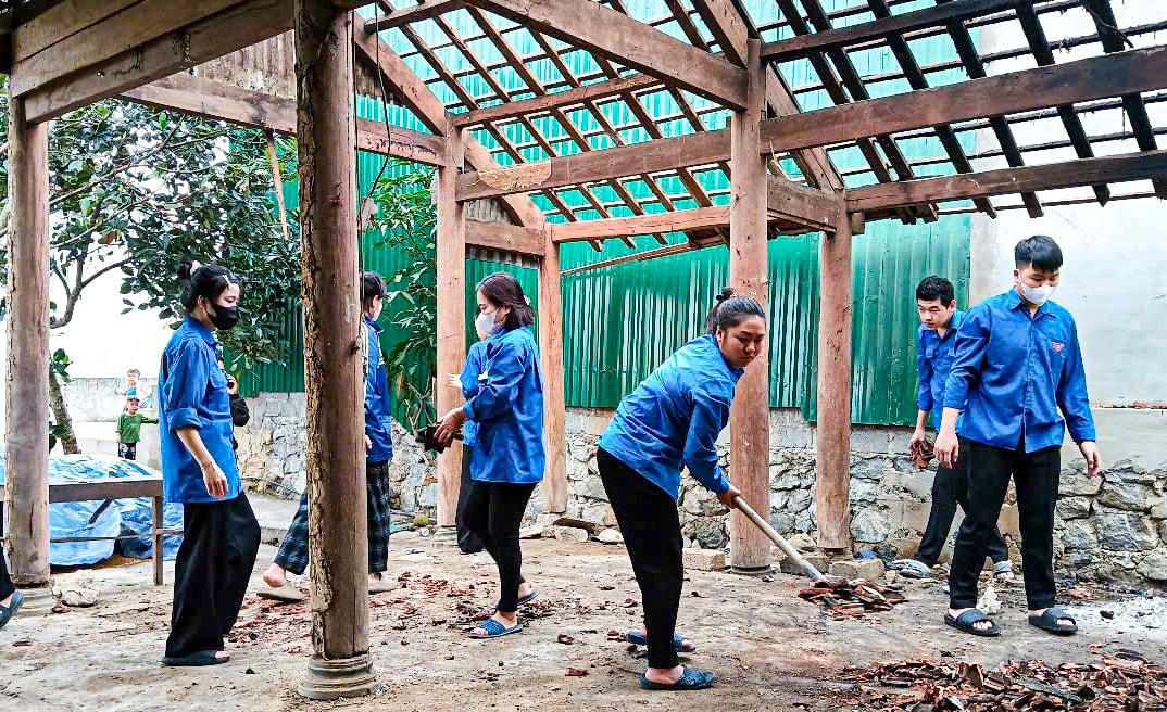 Lực lượng đoàn viên thanh niên ở Hà Tĩnh chung tay xóa nhà tạm cùng người dân