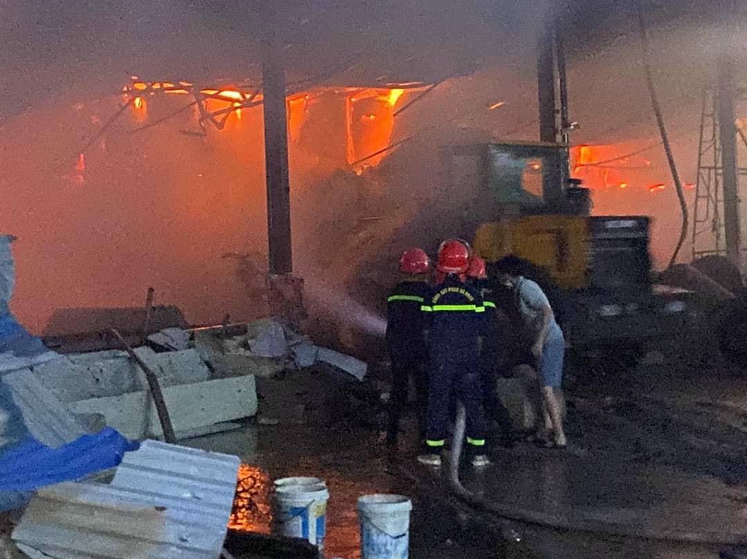 Tổng thiệt hại của vụ cháy Công ty cổ phần giấy Lửa Việt khoảng 23 tỷ đồng. Ảnh CACC