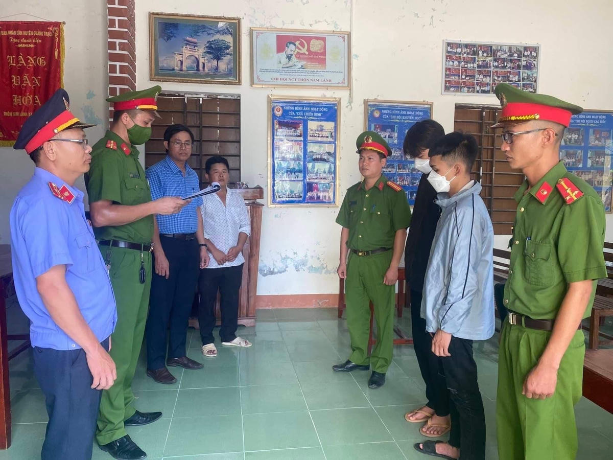 Hai nhóm đối tượng bị bắt giam về tội “gây rối trật tự công cộng”.