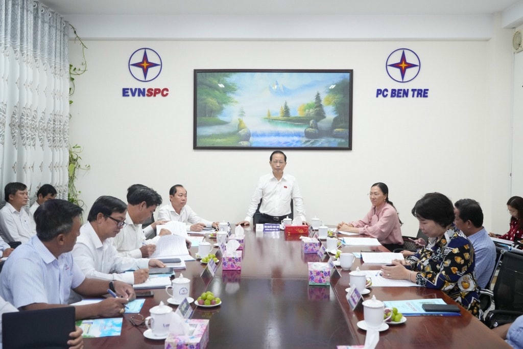 Ông Nguyễn Trúc Sơn - Trưởng Đoàn ĐBQH tỉnh, PCT Thường trực UBND tỉnh Bến Tre chủ trì buổi làm việc với CTĐL Bến Tre.