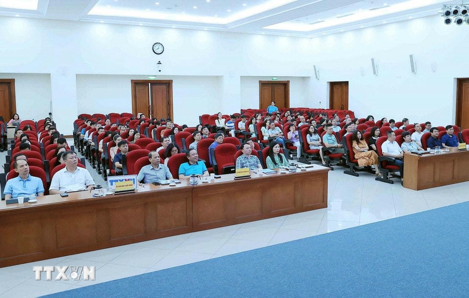 Các đại biểu dự Hội nghị tại điểm cầu Trụ sở Thông tấn xã Việt Nam (số 5 Lý Thường Kiệt, Hà Nội). (Ảnh: An Đăng/TTXVN)