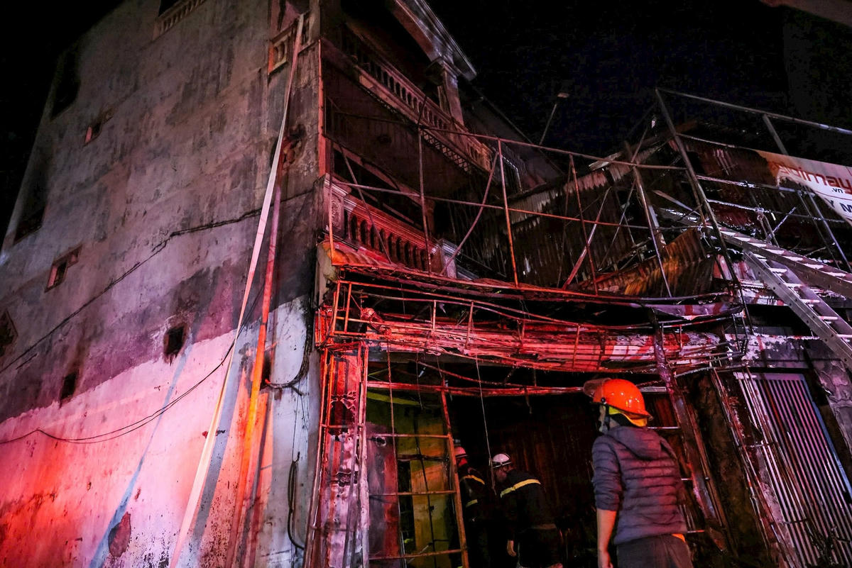 Tại hiện trường, nhiều tài sản của ngôi nhà xảy ra hỏa hoạn bị thiêu rụi hoàn toàn. Ảnh: Quang Vinh.