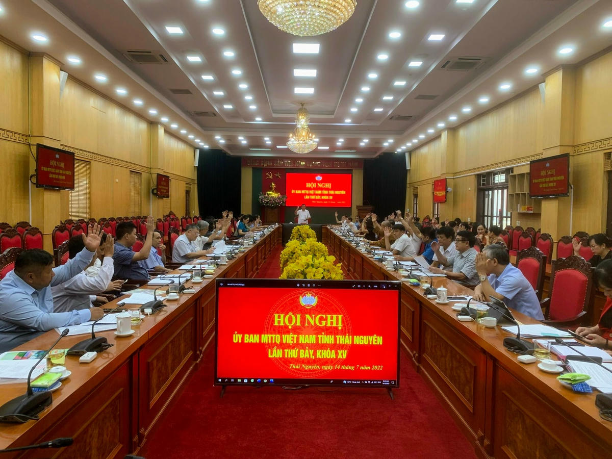 Hội nghị đã tiến hành kiện toàn bầu bổ sung 4 vị tham gia Ủy viên Ủy ban MTTQ tỉnh khóa XV, nhiệm kỳ 2019-2024.