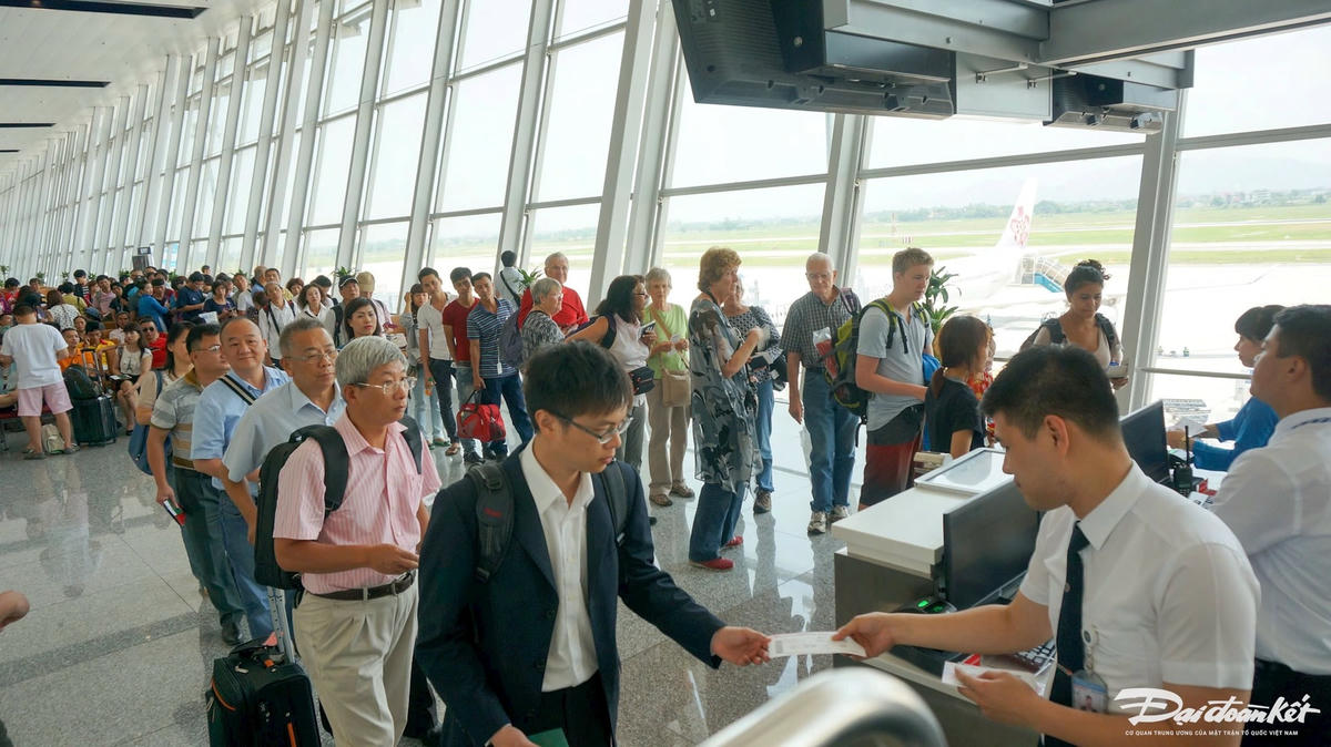 Một số hình ảnh về nỗ lực phục vụ hành khách, hoạt động bay nhộn nhịp tại Cảng HKQT Nội bài (5)