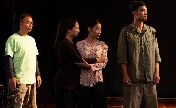 Đạo diễn Việt Nam-Hàn Quốc cùng dựng vở kịch “Bến không chồng”.  