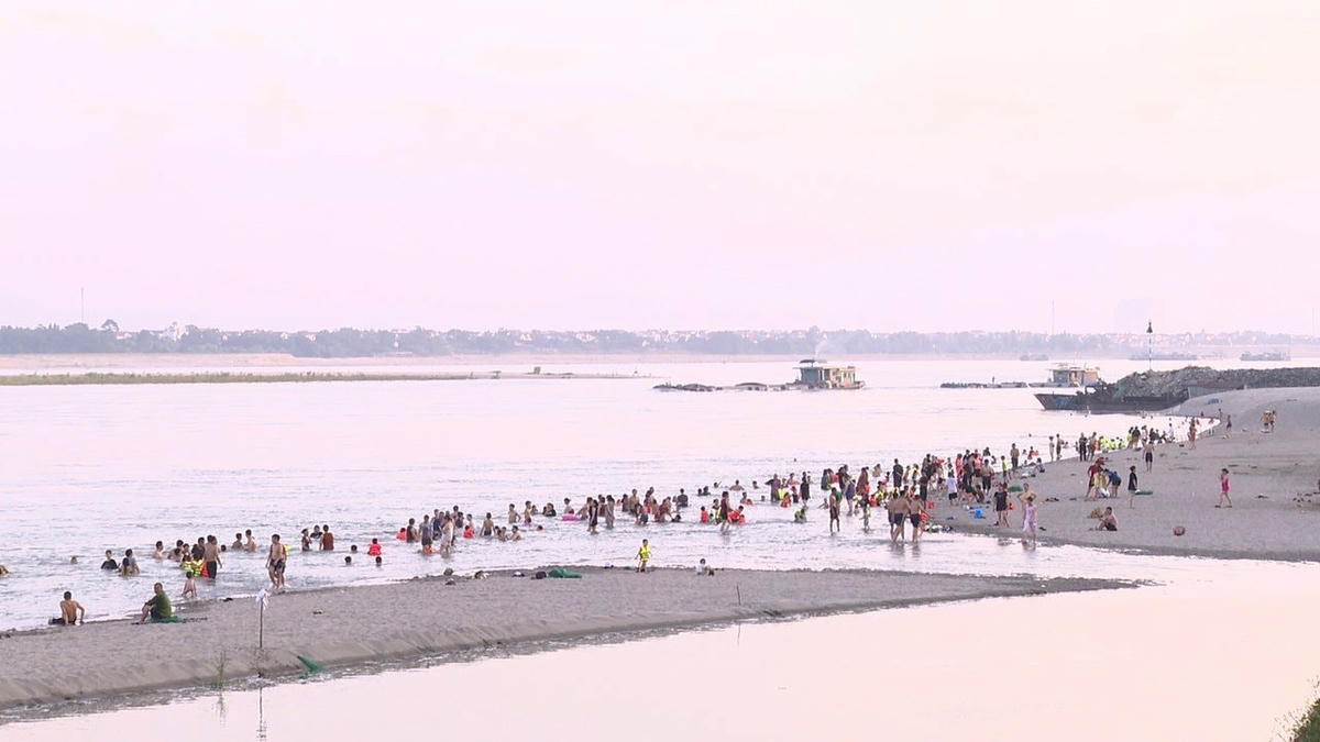 Trên khúc sông Đà đoạn qua xã Xuân Lộc dài khoảng 300 mét...