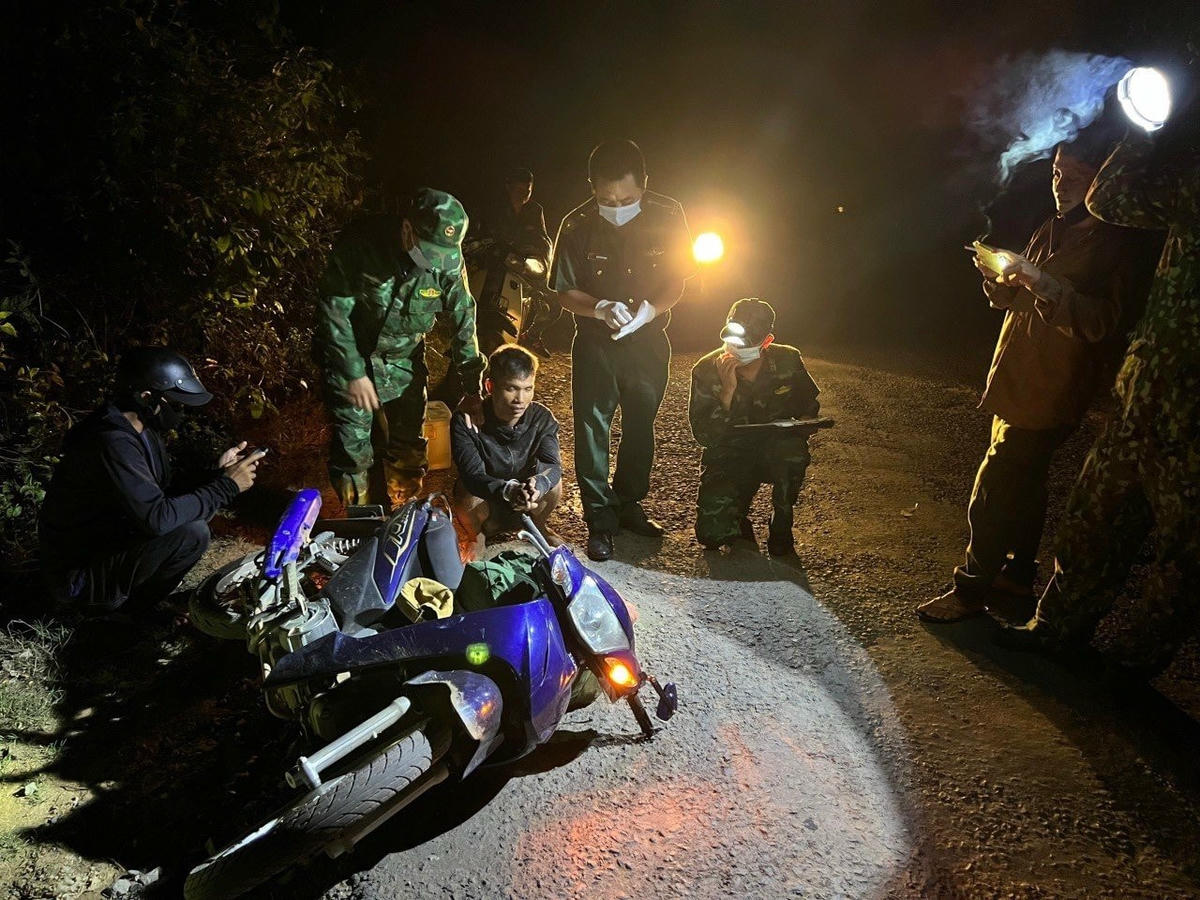 Hồ Văn Đăng khai, nhận vận chuyển thuê thuốc nổ.