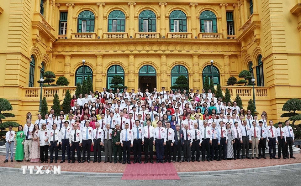 Chủ tịch nước Lương Cường gặp mặt các nhà báo tiêu biểu toàn quốc. (Ảnh: Lâm Khánh/TTXVN)