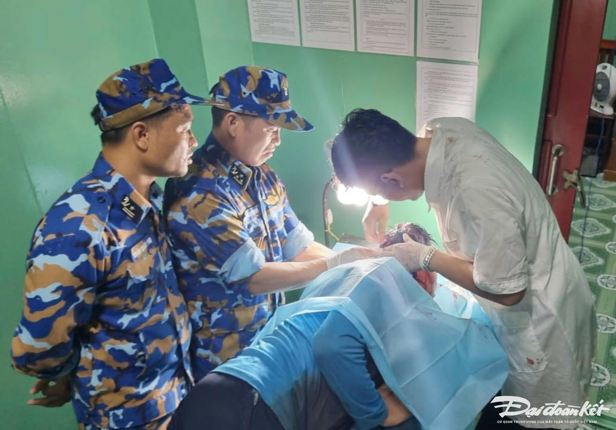 5. Nhà giàn DK1 điểm tựa vững chắc cho ngư dân vươn khơi bám biển