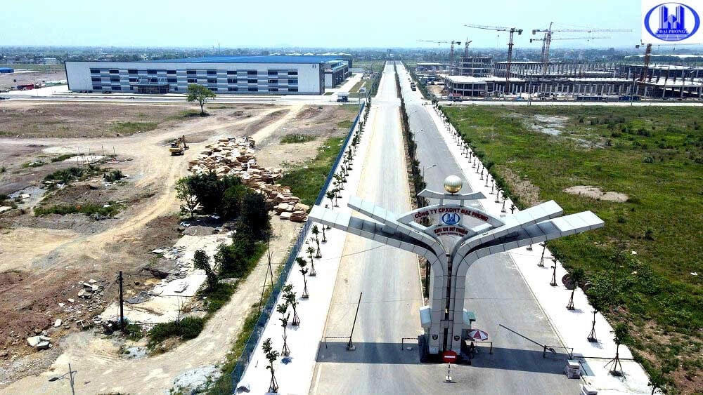 Khu công nghiệp Mỹ Thuận (TP Nam Định) mới được đầu tư hạ tầng đã thu hút được những dự án FDI lớn, như dự án nhà máy sản xuất máy tính của Tập đoàn Quanta, tổng mức đầu tư 120 triệu USD; dự án sản xuất đồ gia dụng công nghệ cao của Tập đoàn JiaWei, vốn đầu tư 77 triệu USD. Ảnh: CTV.