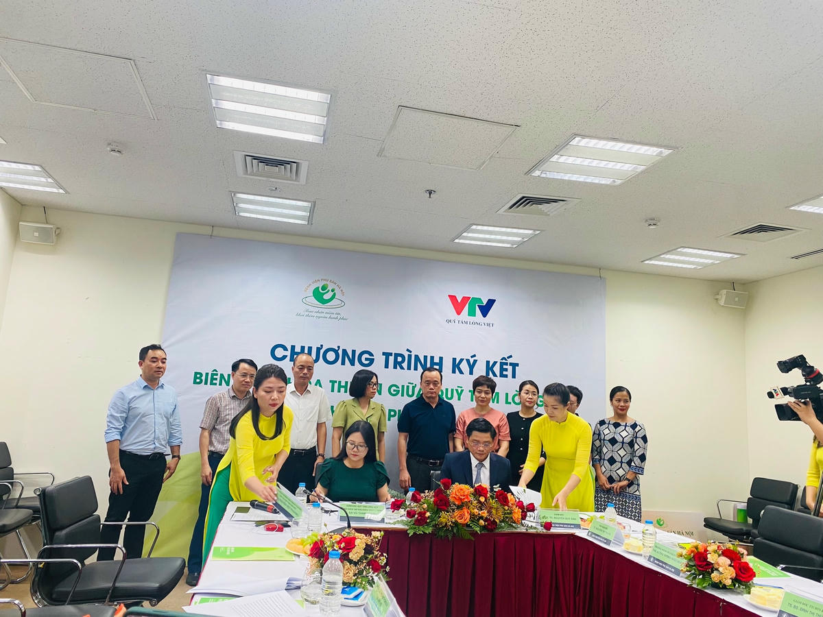 Ký kết biên bản thỏa thuận.