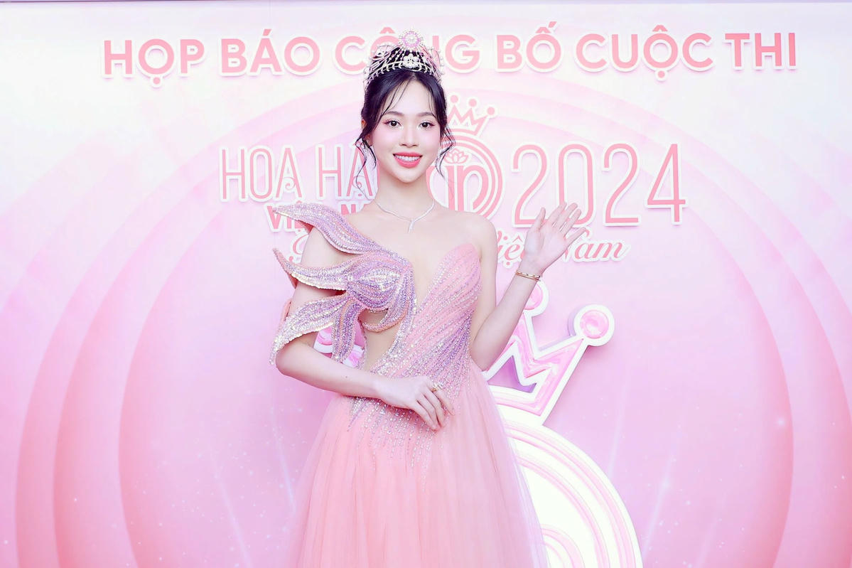 Á hậu 1 Nguyễn Thùy Linh