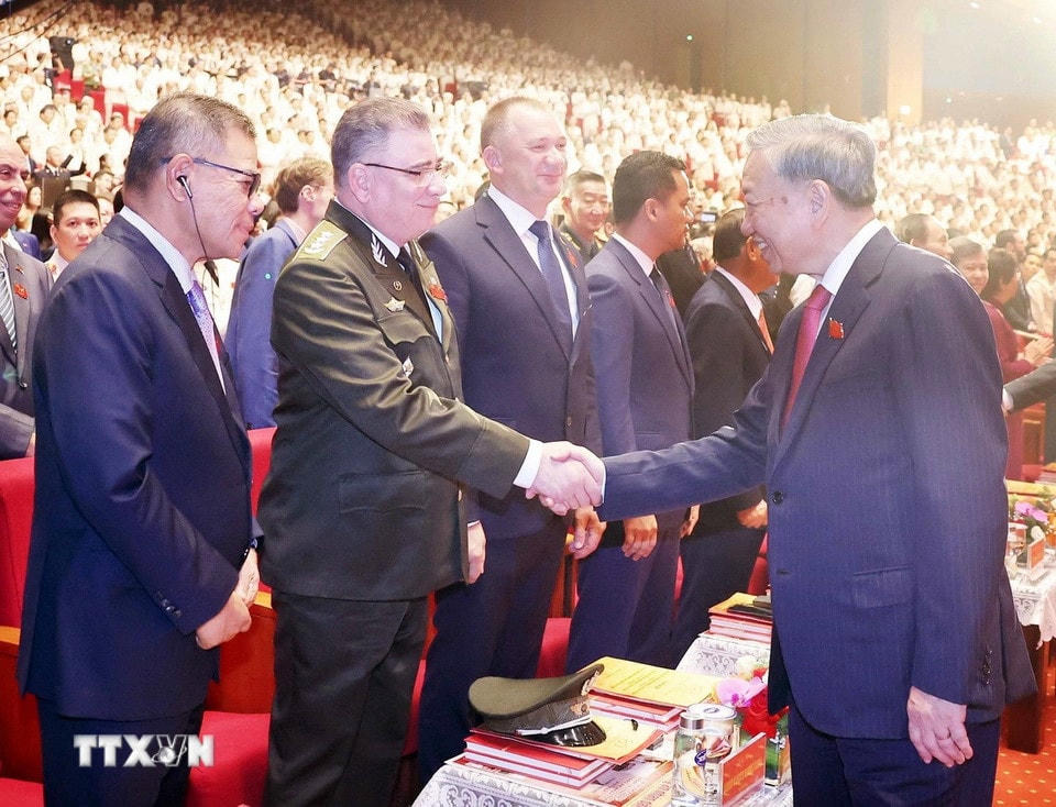 Tổng Bí thư Tô Lâm cùng các đại biểu quốc tế tham dự buổi lễ. (Ảnh: Thống Nhất/TTXVN)