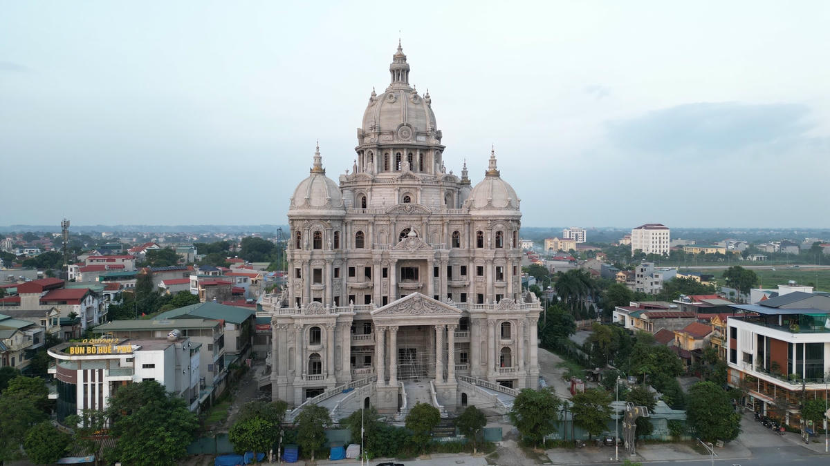 Được biết, Công ty TNHH Hải Linh do ông Lê Văn Tám làm Tổng Giám đốc. Đây là một trong những doanh nghiệp tư nhân lớn nhất cả nước hoạt động trong lĩnh vực xăng dầu và dịch vụ logistics...