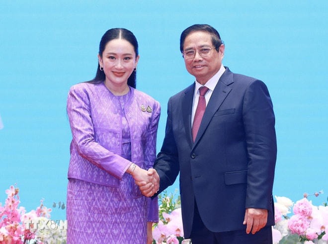 Thủ tướng Phạm Minh Chính và Thủ tướng Thái Lan Paetongtarn Shinawatra tại lễ trao các văn kiện hợp tác giữa hai nước. (Ảnh: Dương Giang/TTXVN) ttxvn-trao-van-kien-viet-nam-thai-lan-5.jpg