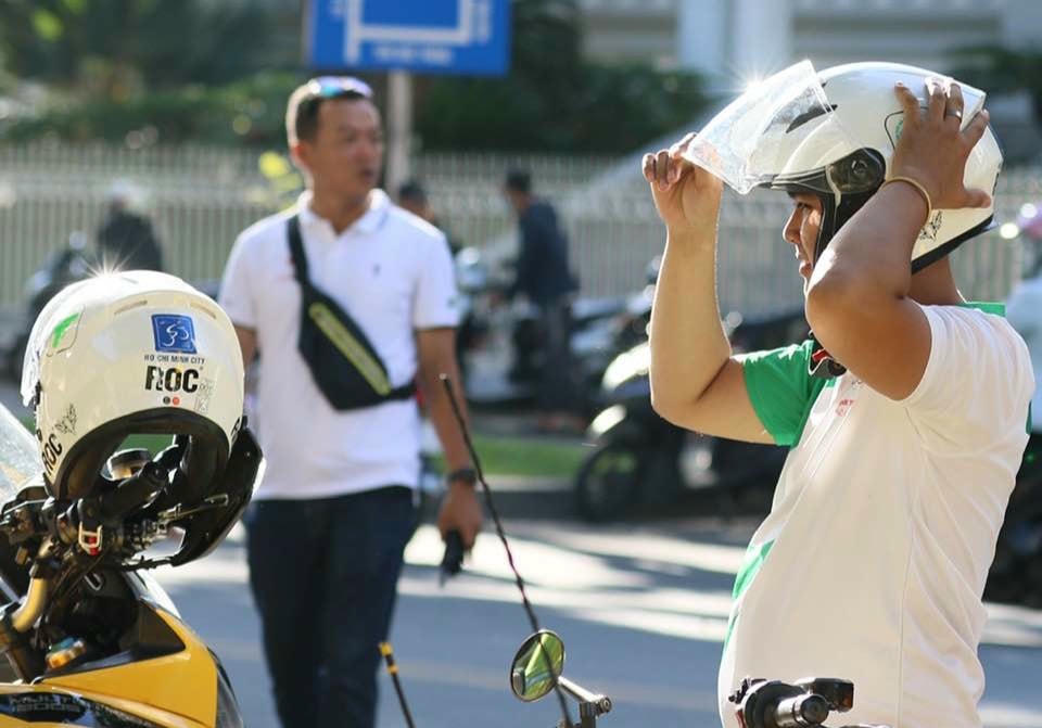 Các cơ sở bán rượu, bia tiêu dùng tại chỗ có trách nhiệm hỗ trợ khách hàng thuê, sử dụng phương tiện giao thông công cộng sau khi uống rượu, bia.