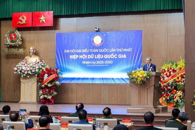 Đồng chí Tô Lâm - Tổng Bí thư Ban Chấp hành Trung ương Đảng nhấn mạnh, sự ra đời của Hiệp hội Dữ liệu Quốc gia là hết sức quan trọng. (Ảnh: Minh Sơn/Vietnam+) hiep-hoi-du-lieu-quoc-gia-6.jpg