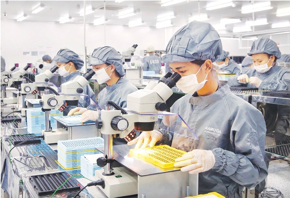 Đoàn viên, người lao động đang tích cực thi đua nhằm chào mừng Đại hội XIII Công đoàn Việt Nam, nhiệm kỳ 2023-2028.