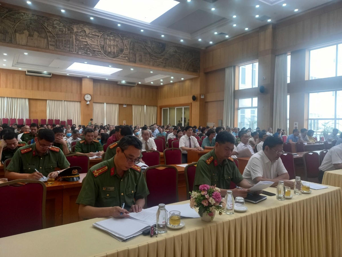 Các đại biểu tham dự hội nghị.