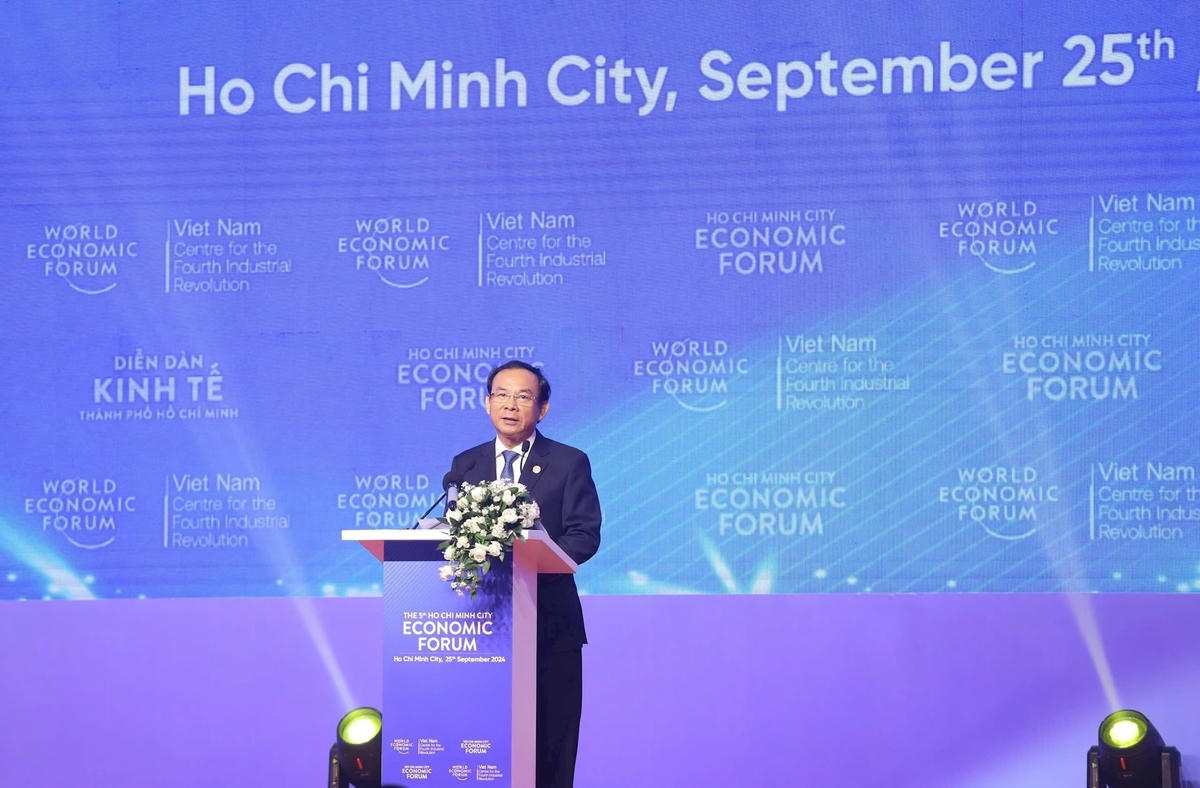 Bí thư Thành ủy TPHCM Nguyễn Văn Nên phát biểu khai mạc diễn đàn.