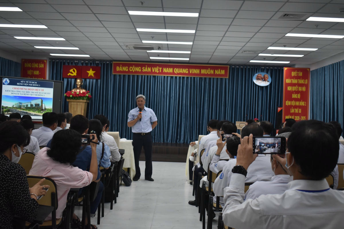 Đoàn công tác của Bộ Y tế làm việc với một số bệnh viện và Sở Y tế TP HCM