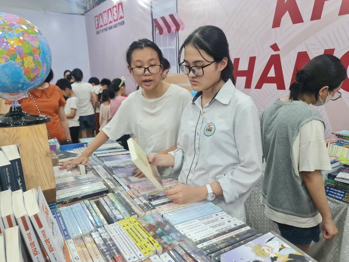 Đặc biệt, học sinh ở lứa tuổi lớn hơn có mặt rất đông tại ngày hội.