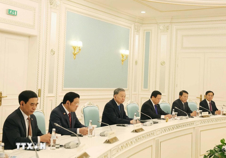 Tổng Bí thư Tô Lâm và đoàn Việt Nam tại cuộc hội đàm cấp Nhà nước với Tổng thống Kazakhstan Kassym-Jomart Tokayev. (Ảnh: Thống Nhất/TTXVN)