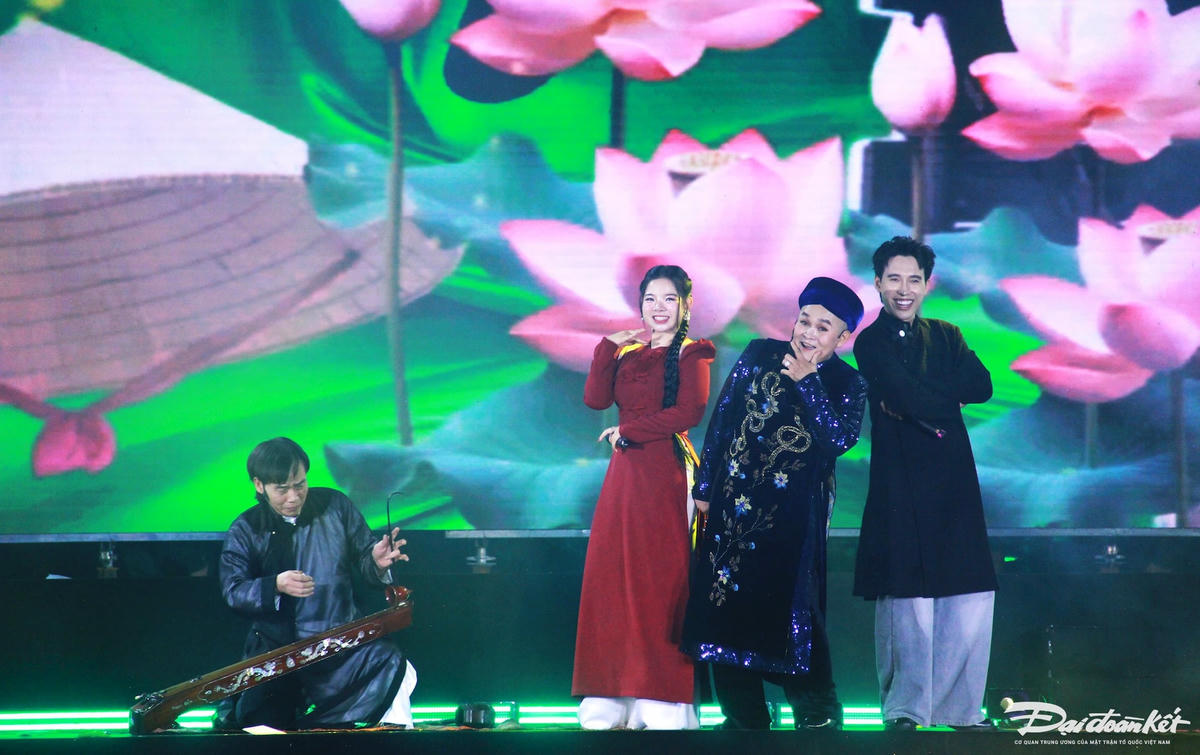 Khoảnh khắc nghệ sĩ Xuân Hinh góp mặt tại chương trình. Ảnh: Phạm Sỹ.