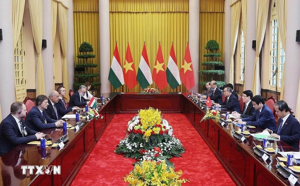 Chủ tịch nước Lương Cường và Tổng thống Hungary Sulyok Tamas hội đàm. (Ảnh: Lâm Khánh/TTXVN) ttxvn-chu-tich-nuoc-luong-cuong-hoi-dam-voi-tong-thong-hungary-8059126-2.jpg