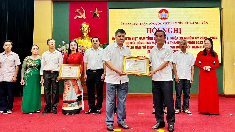 Các tập thể nhận Bằng khen của Chủ tịch UBND tỉnh vì có thành tích xuất sắc trong công tác phối hợp, tổ chức Ngày hội Đại đoàn kết toàn dân tộc giai đoạn 2003-2023.