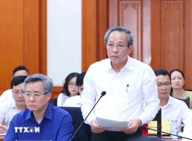 Đồng chí Hoàng Đăng Quang, Ủy viên Trung ương Đảng, Phó Trưởng Ban Thường trực Ban Tổ chức Trung ương trình bày báo cáo tại buổi làm việc. (Ảnh: Phương Hoa/TTXVN) ttxvn-tong-bi-thu-to-lam-lam-viec-voi-ban-to-chuc-trung-uong-2705-11.jpg