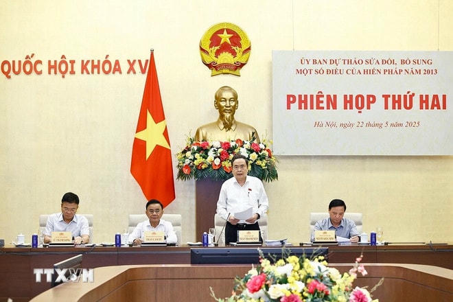 Chủ tịch Quốc hội Trần Thanh Mẫn, Chủ tịch Ủy ban dự thảo sửa đổi, bổ sung một số điều của Hiến pháp năm 2013 phát biểu. (Ảnh: Doãn Tấn/TTXVN) ttxvn-chu-tich-quoc-hoi-sua-doi-hien-phap-5.jpg