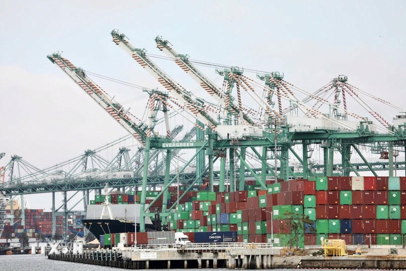 Quang cảnh cảng hàng hóa tại Los Angeles, California, Mỹ. (Ảnh: THX/TTXVN)