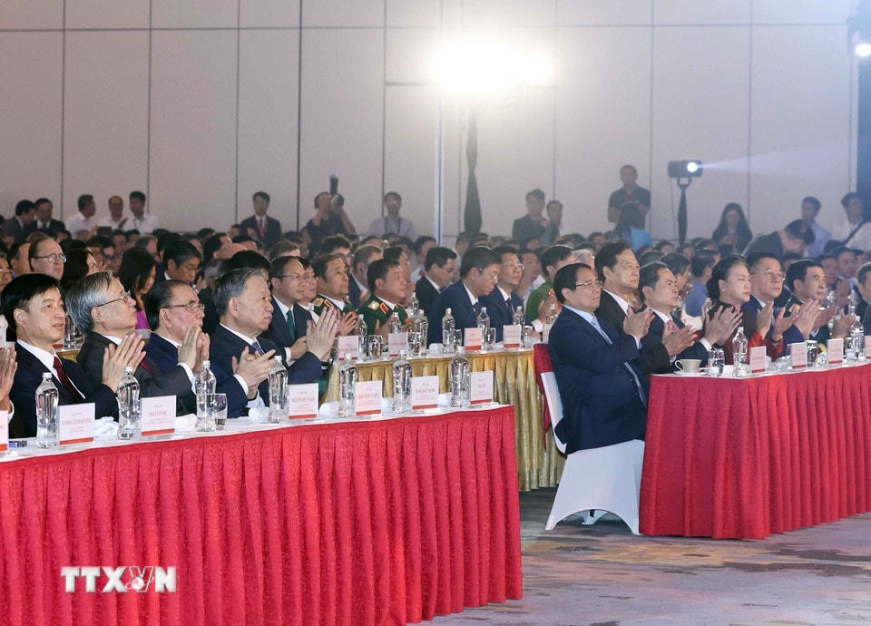 Tổng Bí thư Tô Lâm, Thủ tướng Phạm Minh Chính cùng các đại biểu dự Lễ khai mạc Triển lãm 