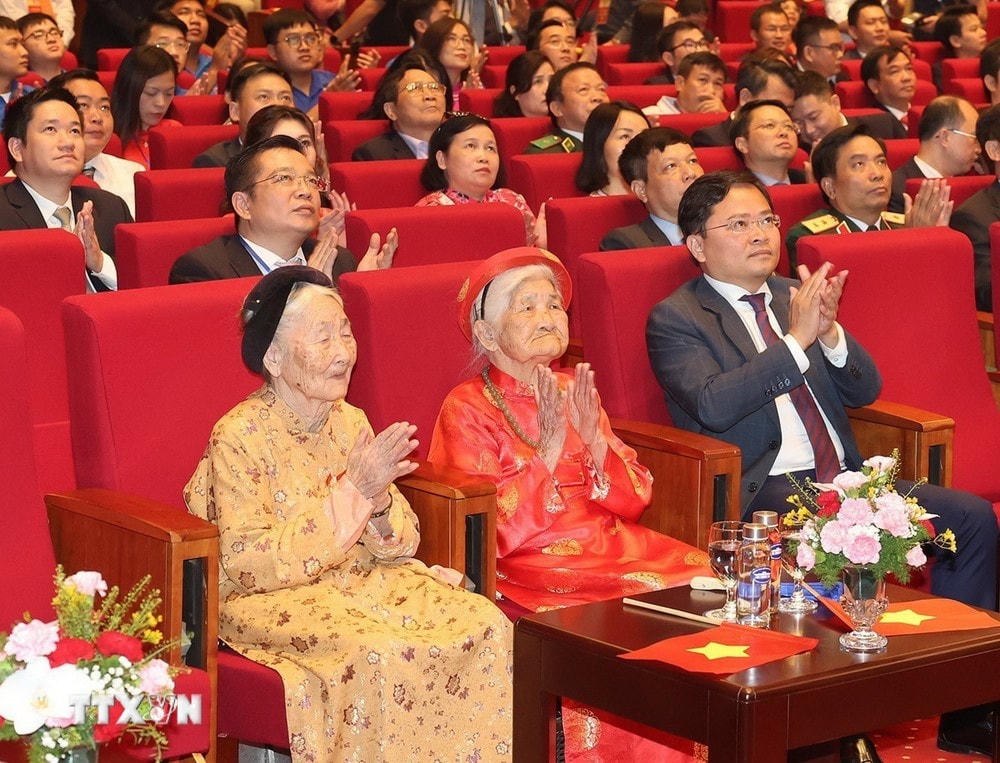 ttxvn_le ky niem 70 nam giai phong thu do (9).jpg