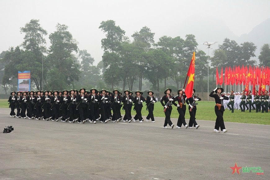 Khối nữ Du kích miền Nam. (Nguồn: báo Quân đội Nhân dân) nu du kich.jpg