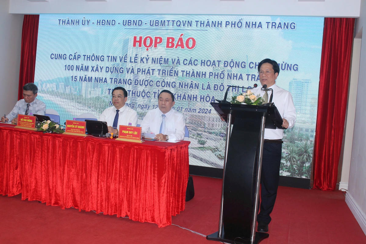 nha-trang-hop-bao-ve-le-ky-niem-100-nam-xay-dung-va-phat-trien-thanh-pho..jpg