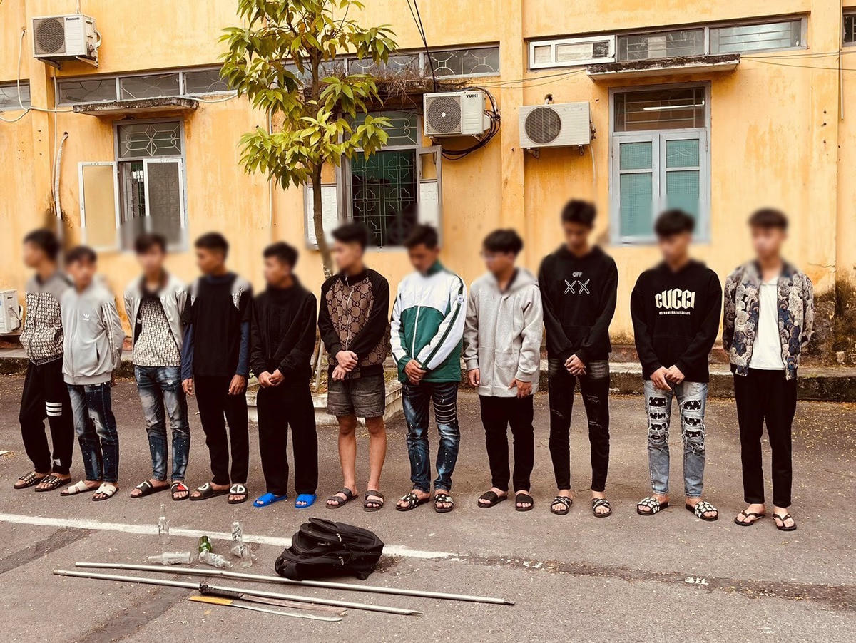 Nhóm đối tượng tại cơ quan Công an