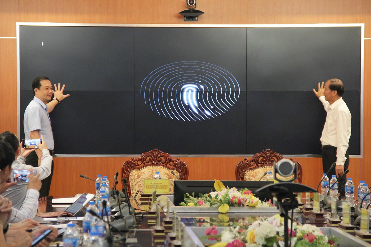 Ông Phạm Đức Long và Ông Hoàng Quang Phòng phát động chương trình