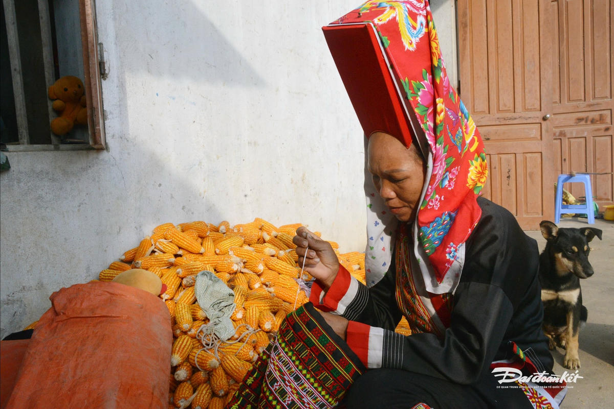 Người dân thôn Phiêng Sáp thôn luôn quan tâm bảo tồn và phát huy bản sắc văn hóa dân tộc. Ảnh: Nguyễn Quý.