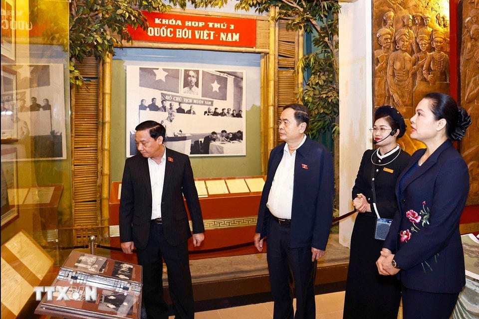 Chủ tịch Quốc hội Trần Thanh Mẫn thăm, khảo sát Dự án Bảo tồn, tôn tạo tại Khu di tích Ban Thường trực Quốc hội. (Ảnh: Doãn Tấn/TTXVN)