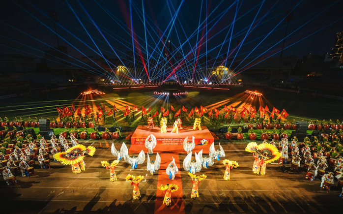 Gần 600 học viên cảnh sát đồng diễn trống hội tại SVĐ Hàng Đẫy- Ảnh 6.