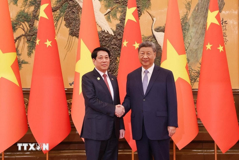 Tổng Bí thư, Chủ tịch nước Trung Quốc Tập Cận Bình đón Chủ tịch nước Lương Cường. (Ảnh: Lâm Khánh/ TTXVN)