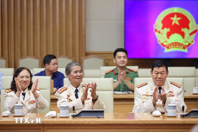 Ban liên lạc Công an chi viện chiến trường miền Nam tham dự buổi gặp. (Ảnh: Dương Giang/TTXVN) ttxvn-thu-tuong-ban-lien-lac-cong-an-chi-vien-chien-truong-mien-nam-4.jpg