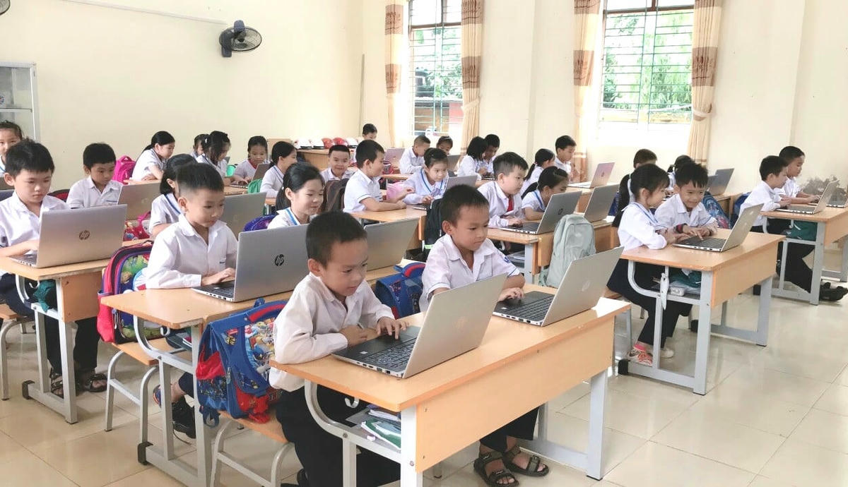 Hàng chục ngàn bộ máy tính mới được Quỹ Thiện Tâm trao tặng cho các em học sinh vùng sâu, vùng xa để ươm mầm tri thức và trao cơ hội tiếp cận công nghệ thông tin trong thời đại số.