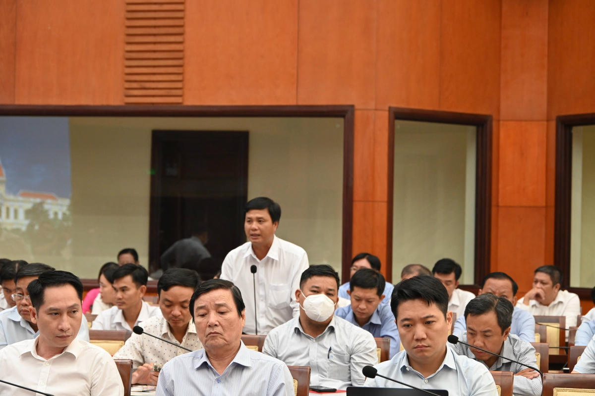 Đại diện phường, xã, thị trấn phát biểu ý kiến tại hội nghị.