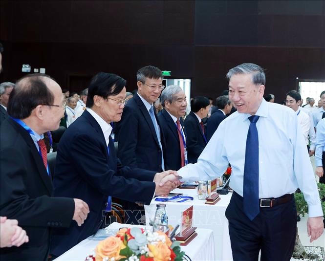 Tổng Bí thư Tô Lâm gặp mặt cán bộ lão thành cách mạng, người có công tiêu biểu - Ảnh 1.