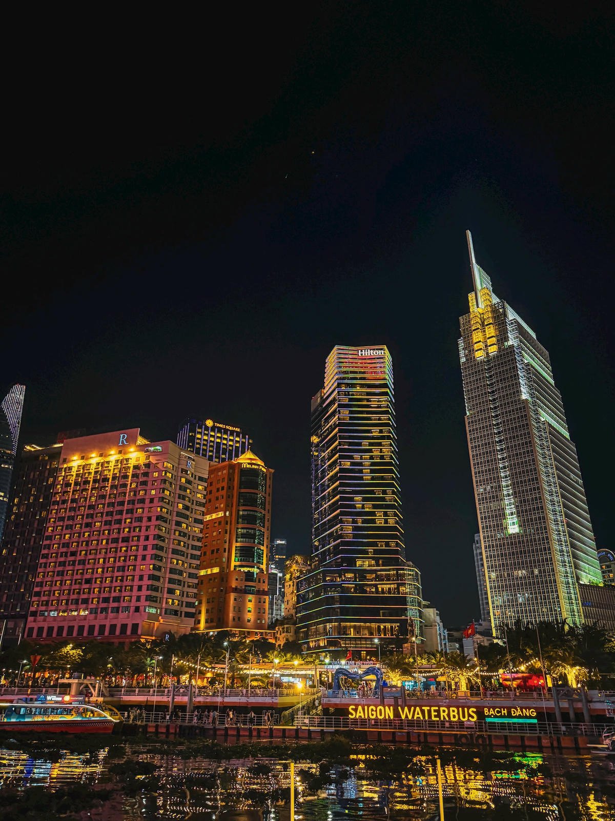 Ảnh 1_Trung tâm quận 1 nhìn từ phía sông Sài Gòn