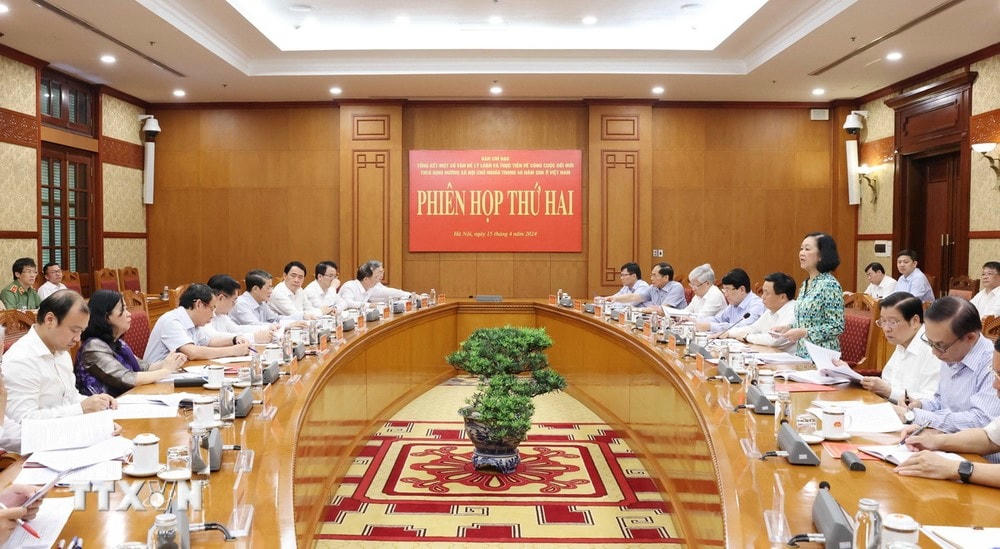 Phiên họp thứ hai Ban Chỉ đạo Tổng kết một số vấn đề lý luận và thực tiễn về công cuộc đổi mới theo định hướng xã hội chủ nghĩa trong 40 năm qua ở Việt Nam. (Ảnh: Phương Hoa/TTXVN) ttxvn_thuong truc ban bi thu_1.jpg